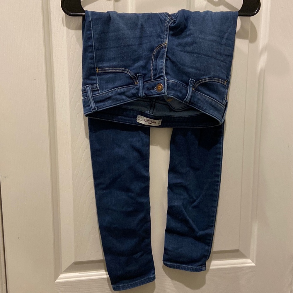 Hollister Size 24/27 junior dark denim jeans.